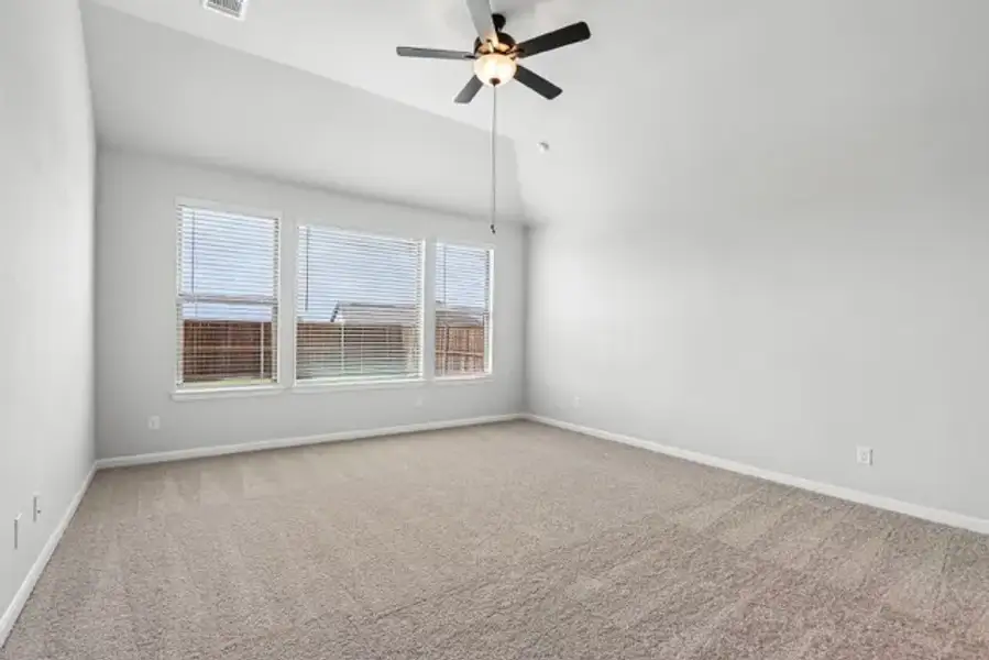 Spacious, unfurnished interior of a new home in Tinsley Meadows, Van Alstyne (Image 21).
