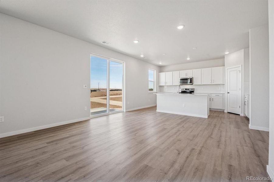 Spacious, unfurnished interior of a new home in The Aurora Highlands, Aurora (Image 12).