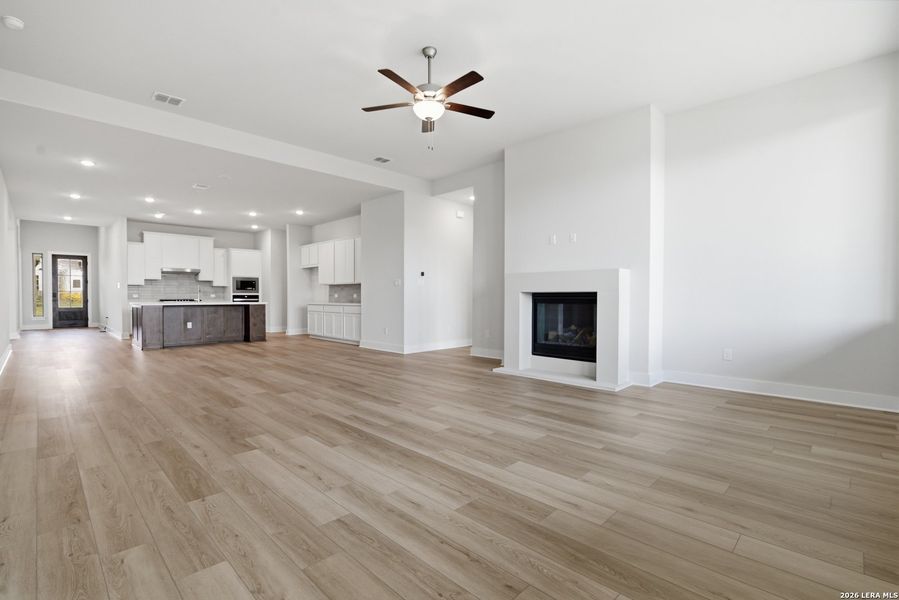 Spacious, unfurnished interior of a new home in Legacy at Lake Dunlap, New Braunfels (Image 17).