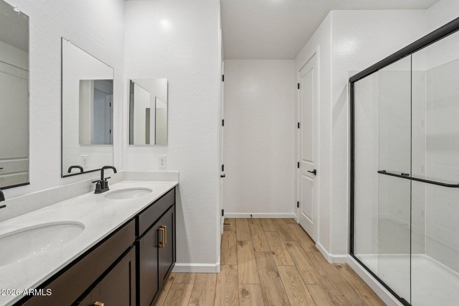 26-web-or-mls-W Camden Ave-S0301-026