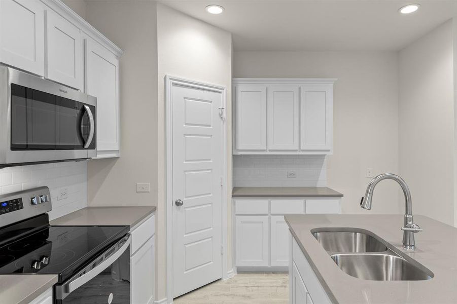 12. 1706 Potomac - Kitchen (3) 12. 1706 Potomac - Kitchen (3)