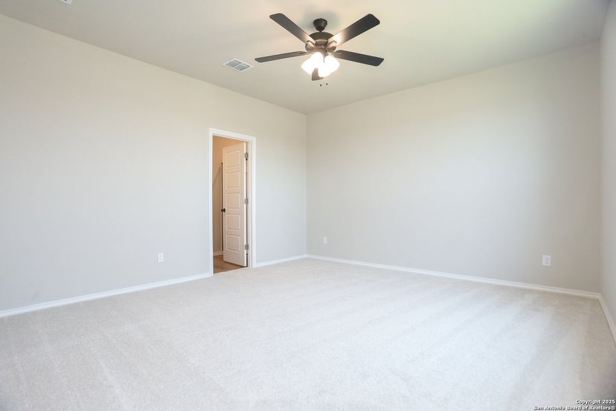 Spacious, unfurnished interior of a new home in Fairway Crossing 40s, San Antonio (Image 24).
