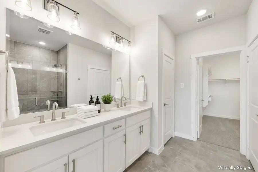 Furnished interior view inside a new home in Cottonwood Creek, Rowlett (Image 14).