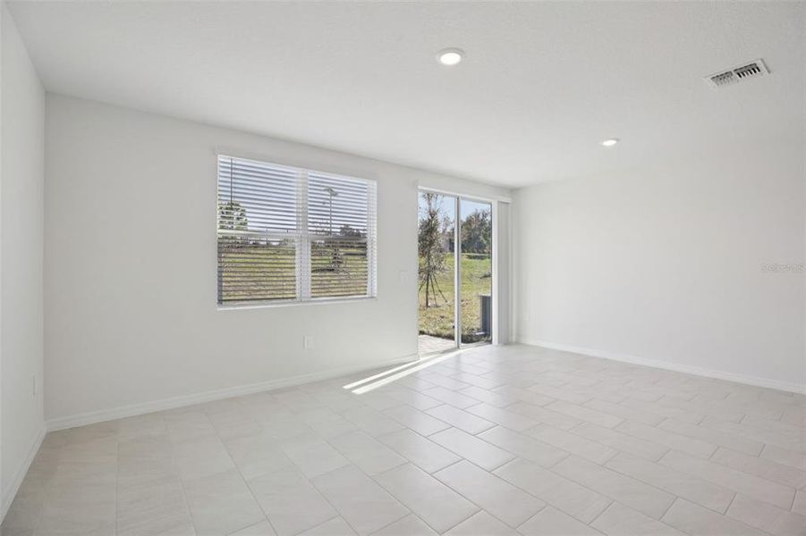 Spacious, unfurnished interior of a new home in The Reserve at Hammock Oaks Townes, Lady Lake (Image 24).