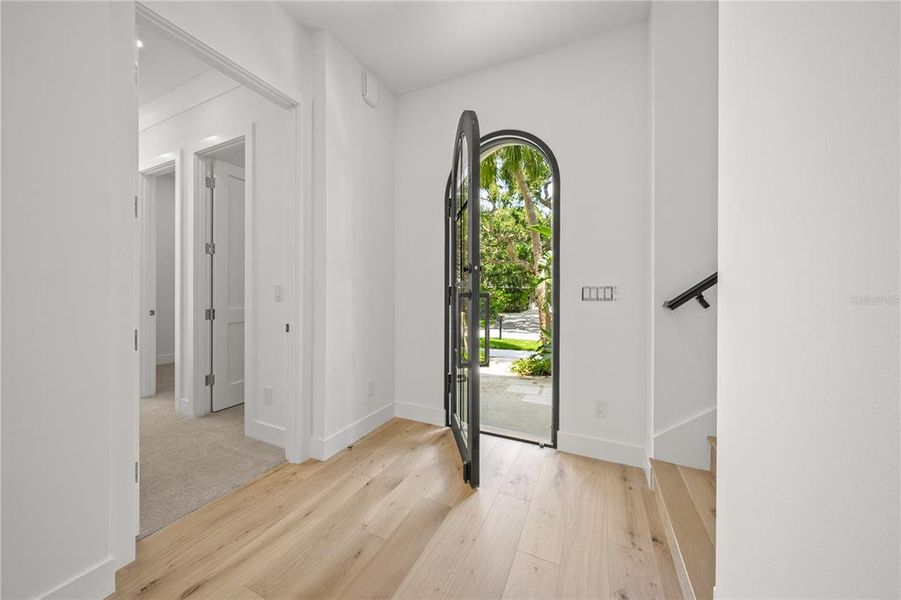 Spacious, unfurnished interior of a new home in , Sarasota (Image 15).