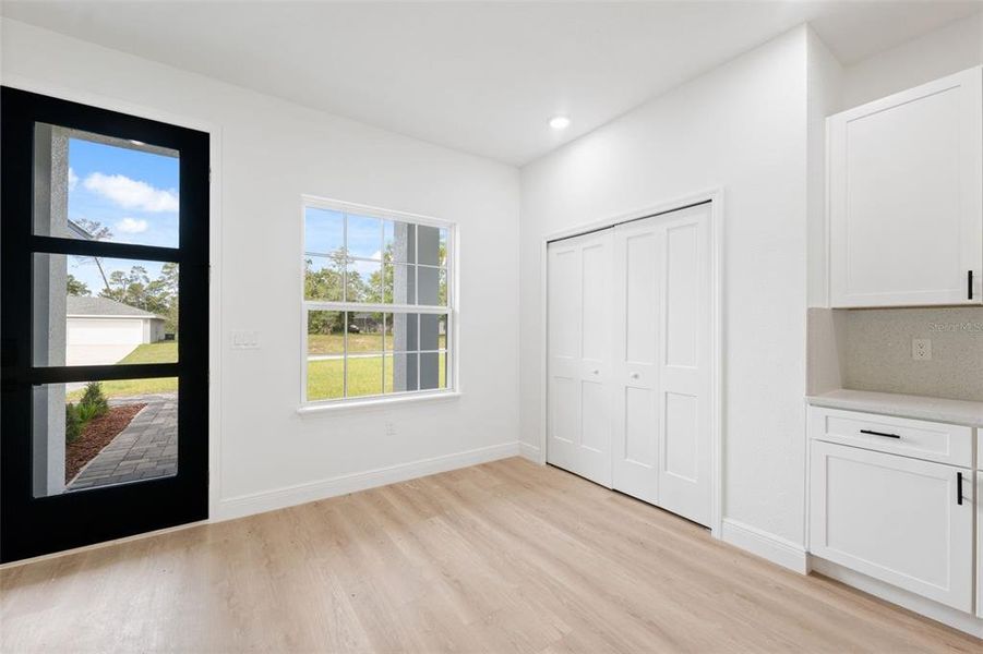Spacious, unfurnished interior of a new home in , Ocala (Image 11).
