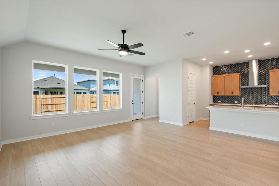 Spacious, unfurnished interior of a new home in Lagos Reserve, Manor (Image 31). Spacious, unfurnished interior of a new home in Lagos Reserve, Manor (Image 31).