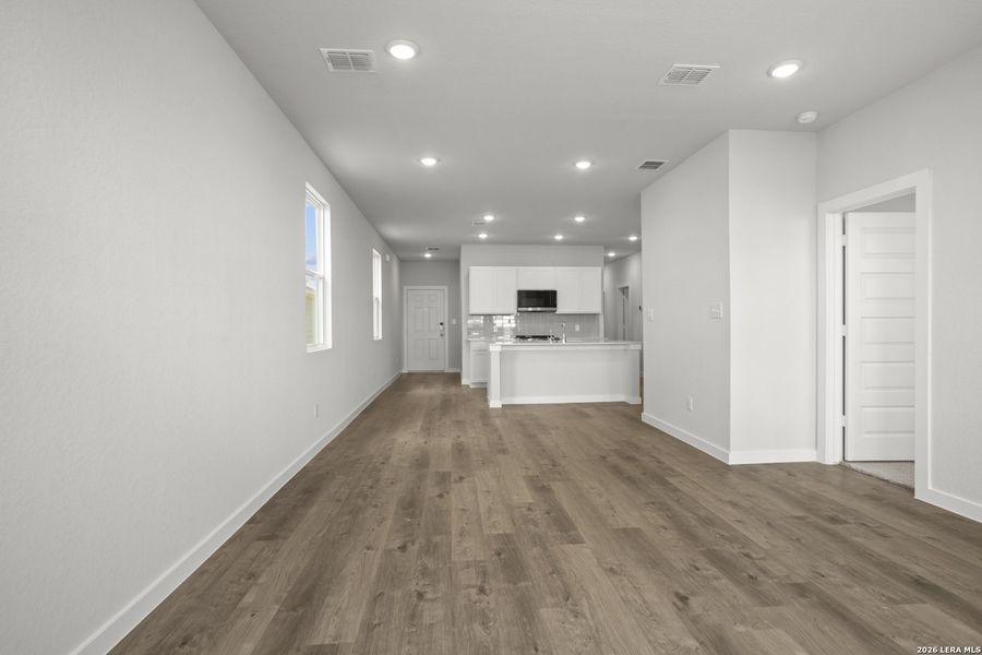 Spacious, unfurnished interior of a new home in Agave, San Antonio (Image 23).