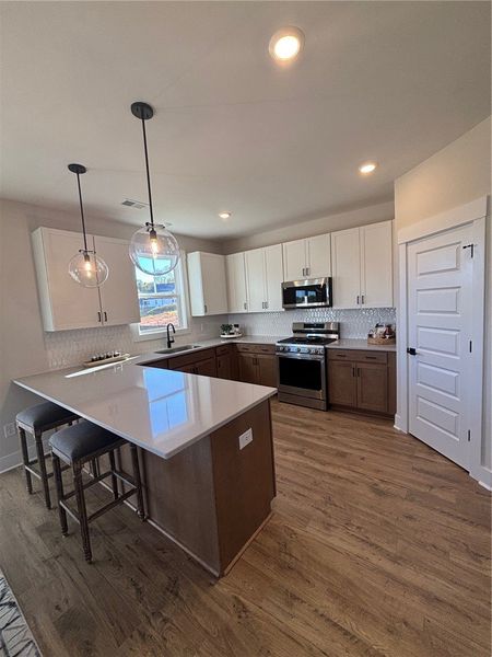 Furnished interior view inside a new home in Eagle Creek, Central (Image 7).