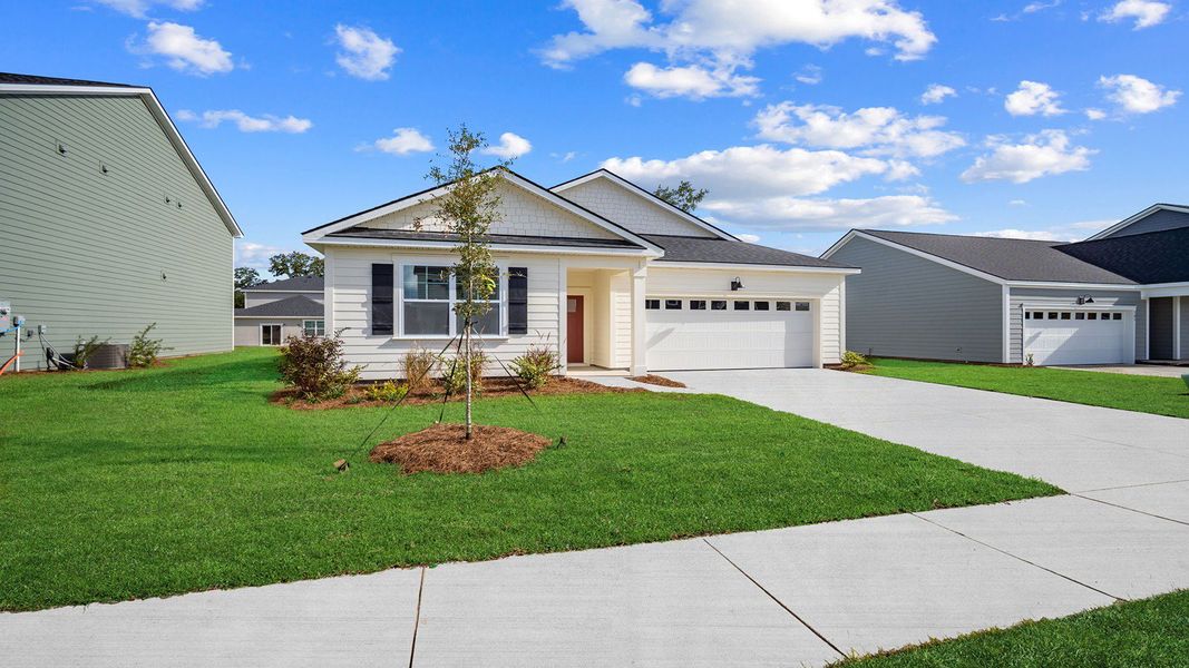 Exterior details and patio area of a home in Laurel Grove, Guyton (Image 3).