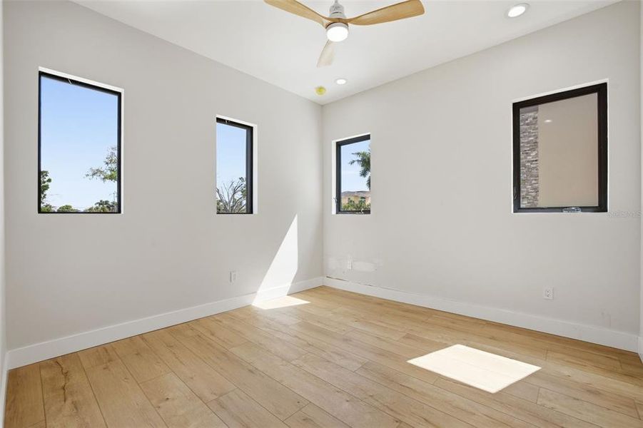 Spacious, unfurnished interior of a new home in , St. Petersburg (Image 42).