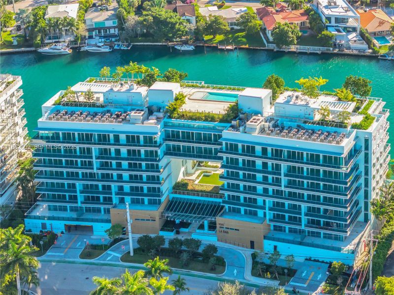 Condo located in Bay Harbor Islands, FL showcasing its design and architecture (Image 16).
