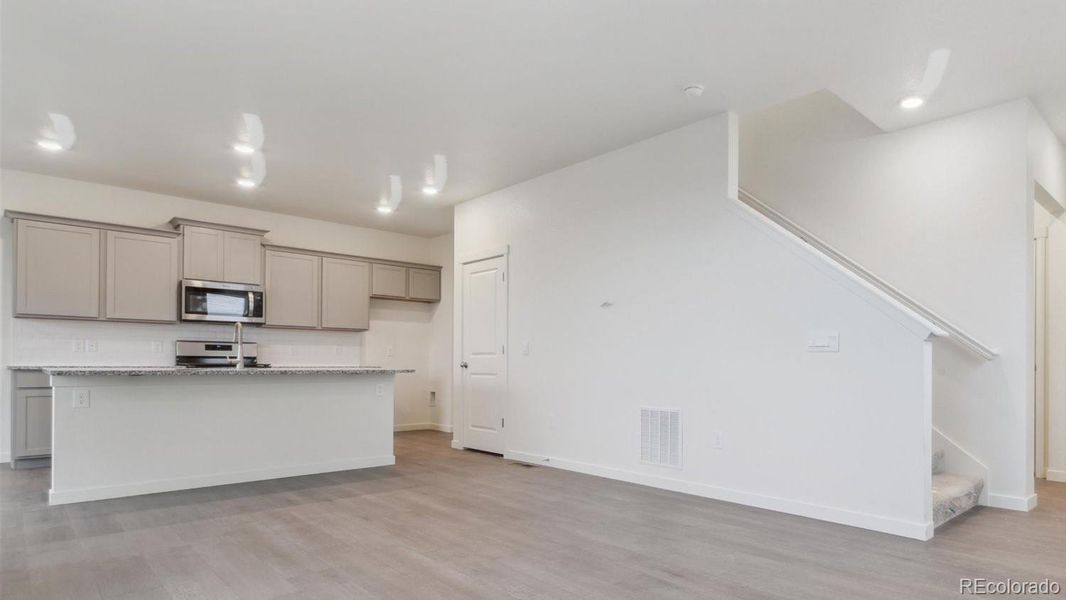 Spacious, unfurnished interior of a new home in Silver Peaks, Lochbuie (Image 17).