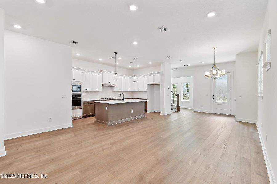 Image 22 of a home in Granville at eTown 34'.