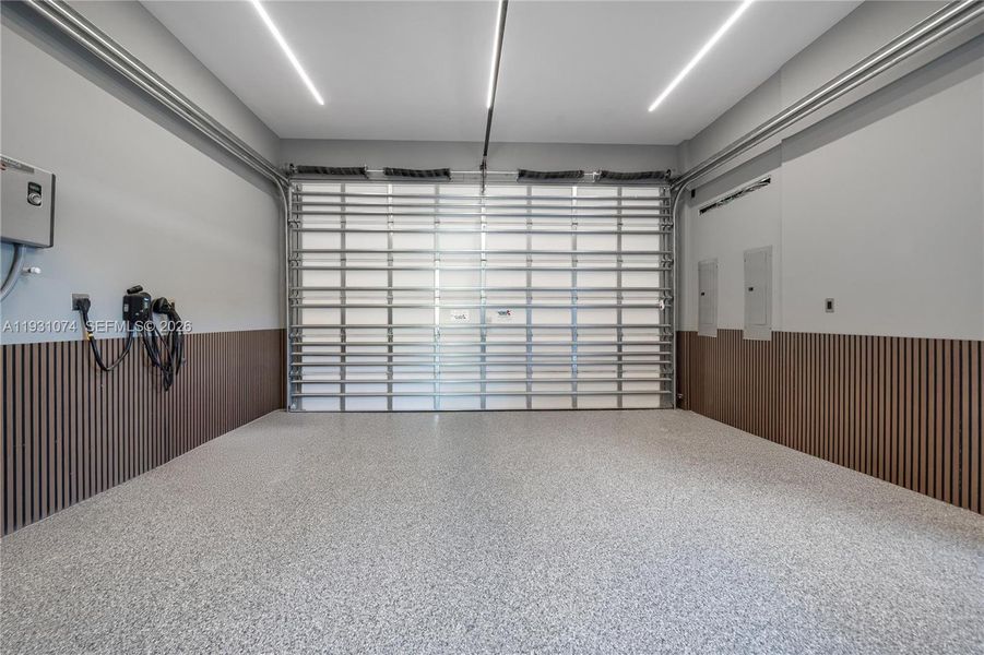 Spacious, unfurnished interior of a new home in , Miami Beach (Image 24).