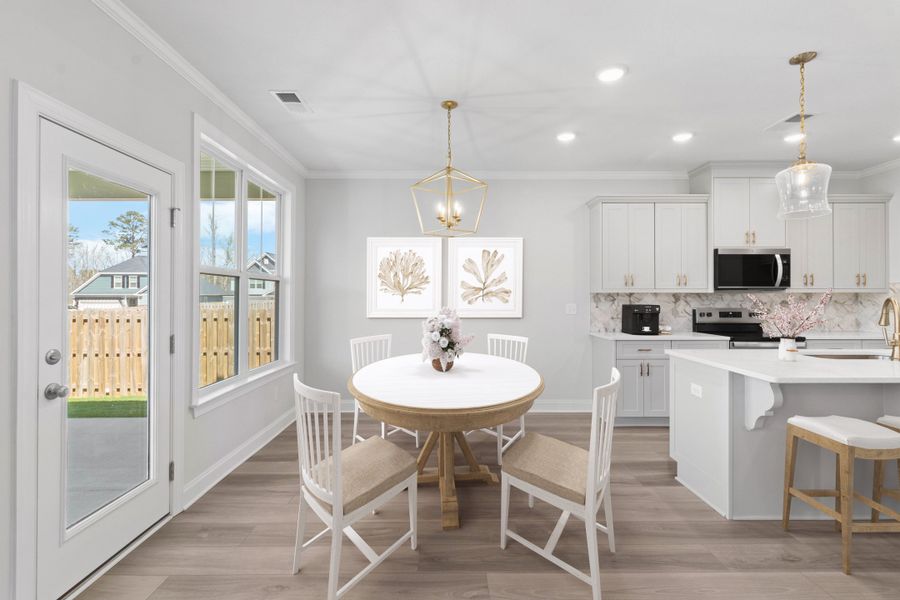 Café | 264 Prominence Drive, Eat-In Dining Space by Ivey Homes Café | 264 Prominence Drive, Eat-In Dining Space by Ivey Homes