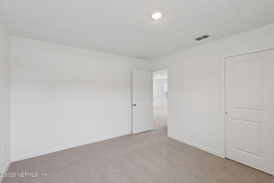 Spacious, unfurnished interior of a new home in Kings Preserve, Jacksonville (Image 19).