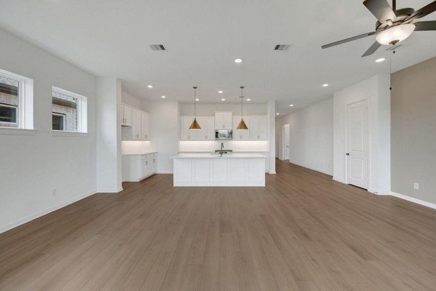Spacious, unfurnished interior of a new home in The Grand Prairie - Retreat Collection, Hockley (Image 17).