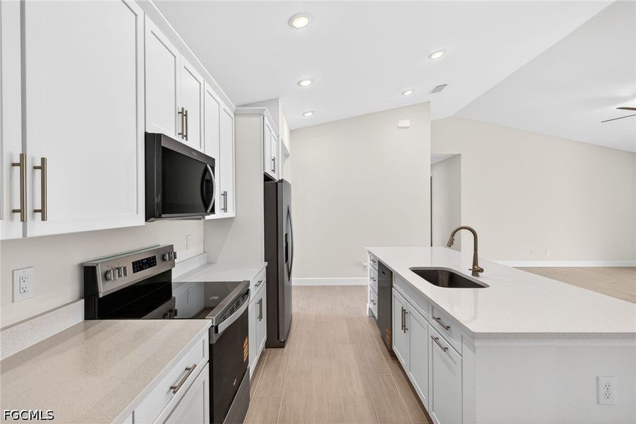 Furnished interior view inside a new home in Cape Coral, Cape Coral (Image 12).