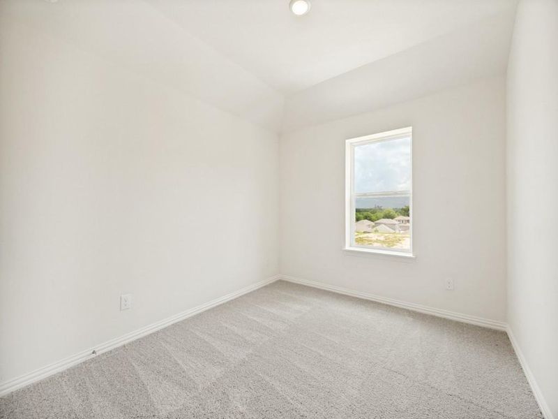 Spacious, unfurnished interior of a new home in Hanolley Hills, Sherman (Image 13).