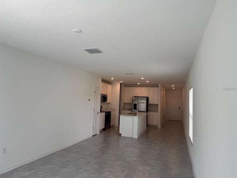 Spacious, unfurnished interior of a new home in Cascades, Davenport (Image 8).