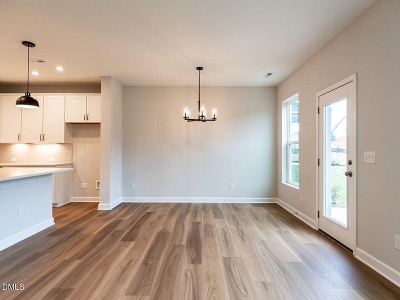 010-1280x960-dining-room