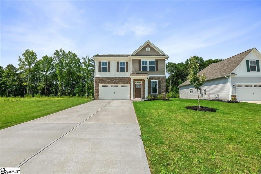 Front exterior of a new home in Lynbrook, Boiling Springs, SC, highlighting curb appeal (Image 1). Front exterior of a new home in Lynbrook, Boiling Springs, SC, highlighting curb appeal (Image 1).