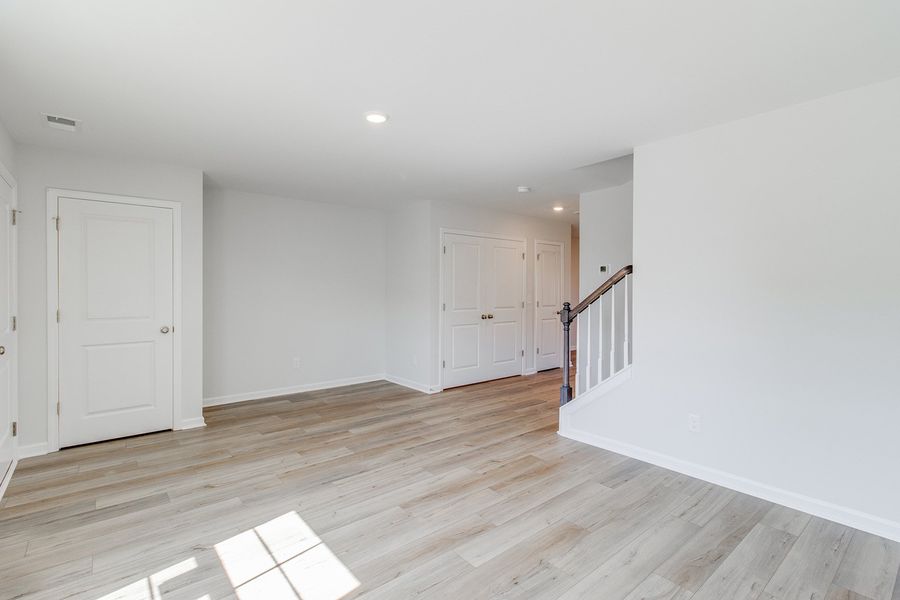 Spacious, unfurnished interior of a new home in Astoria, Columbia (Image 15).