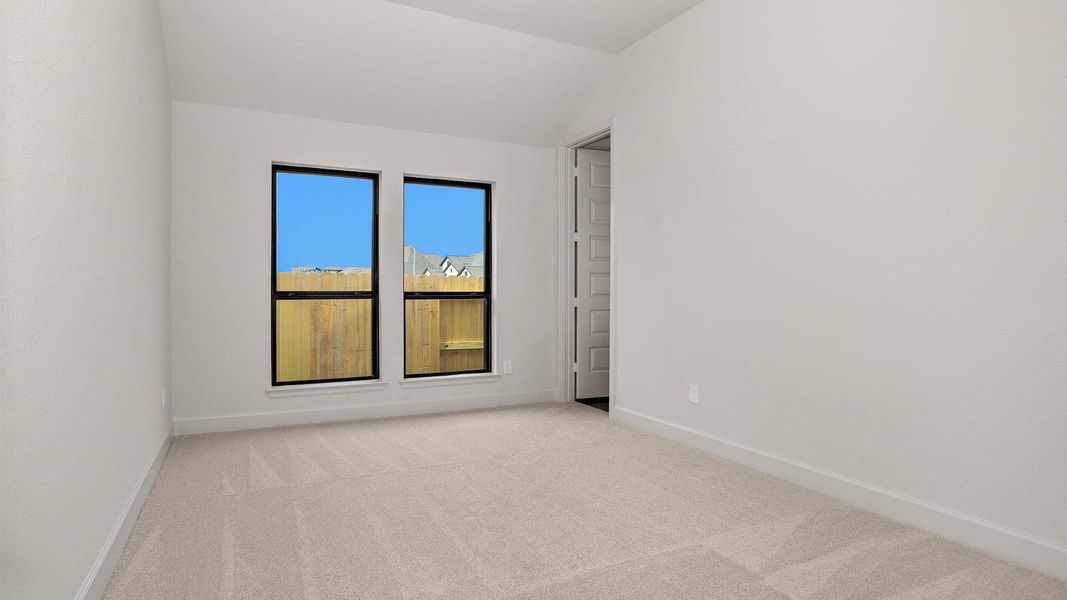Spacious, unfurnished interior of a new home in Valencia, Manvel (Image 14).