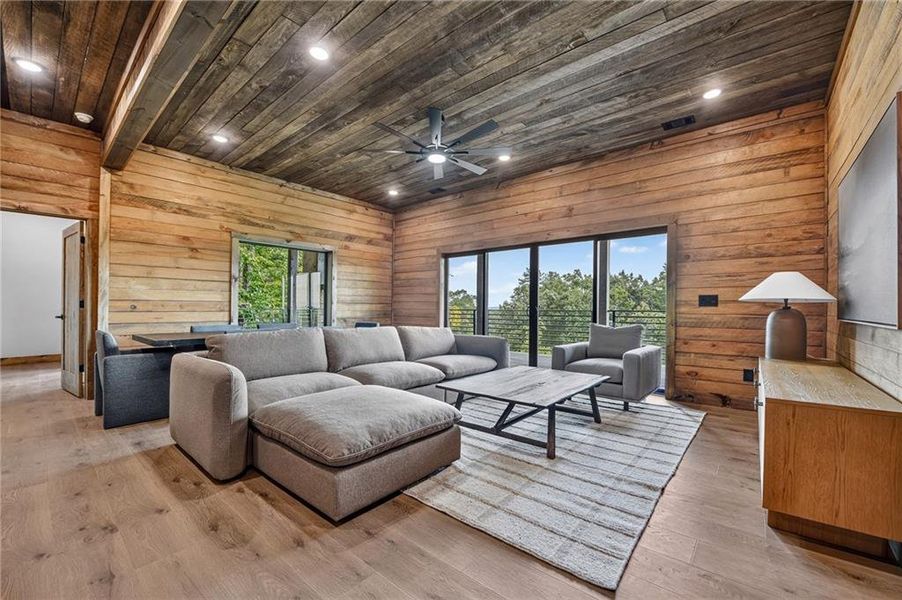 Community amenities in , Morganton (Image 32).