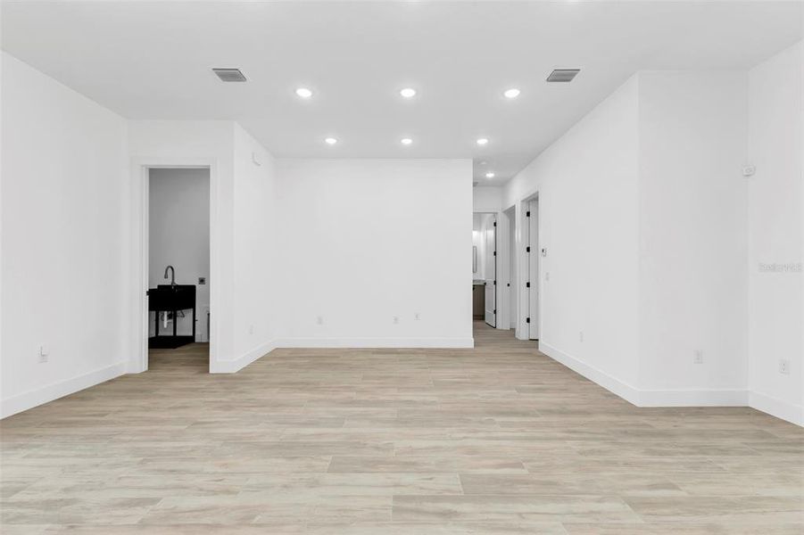 Spacious, unfurnished interior of a new home in , Port Charlotte (Image 35).