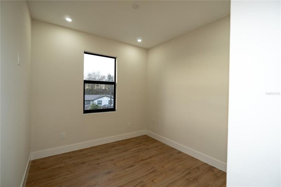 Spacious, unfurnished interior of a new home in , Tampa (Image 29).