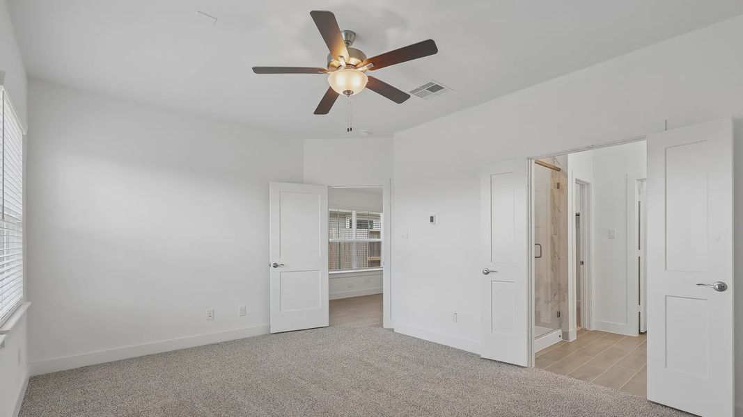 Spacious, unfurnished interior of a new home in Meridiana Townhomes, Iowa Colony (Image 22).