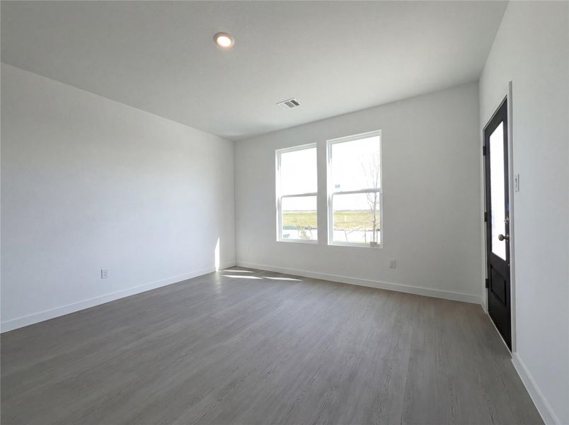 Spacious, unfurnished interior of a new home in River Ranch, Dayton (Image 12).