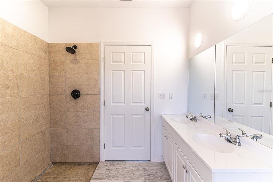 Furnished interior view inside a new home in , Lake Placid (Image 7).