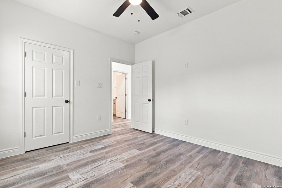 Spacious, unfurnished interior of a new home in , San Antonio (Image 11).