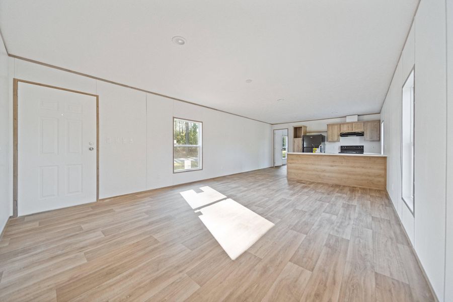 Spacious, unfurnished interior of a new home in , St. Matthews (Image 25).