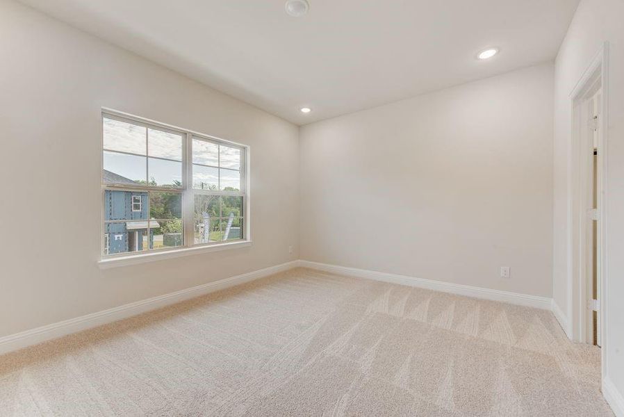 Spacious, unfurnished interior of a new home in Bayside, Rowlett (Image 13).