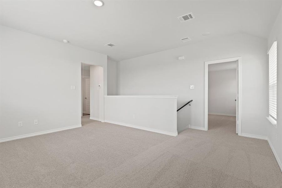 Spacious, unfurnished interior of a new home in Burgess Meadows, Cleburne (Image 18).