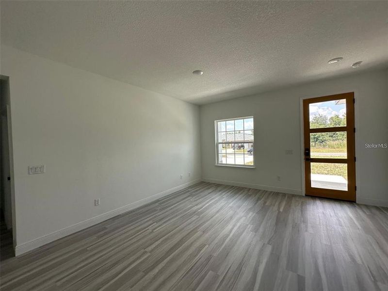 Spacious, unfurnished interior of a new home in , Ocala (Image 20).