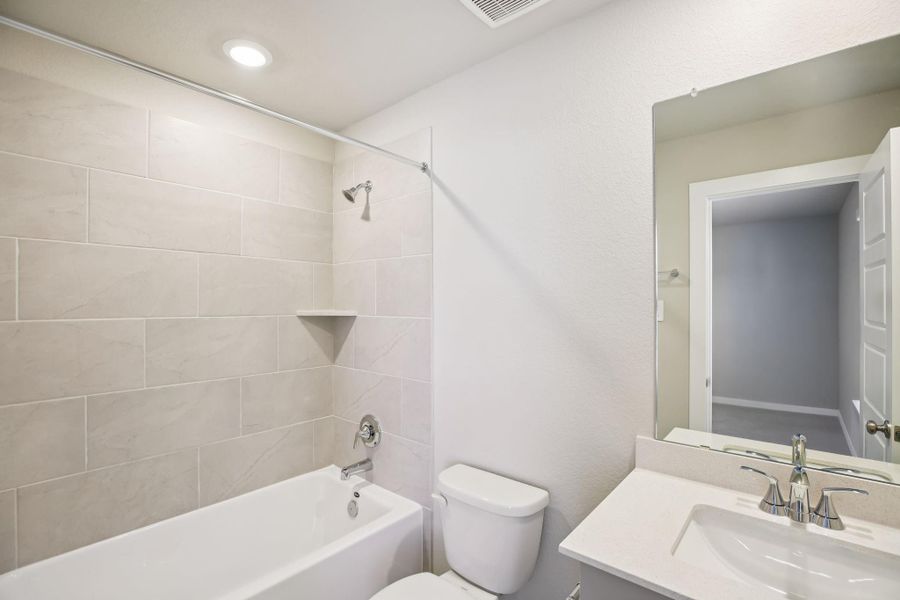 Furnished interior view inside a new home in Stewart's Ranch, Conroe (Image 13).