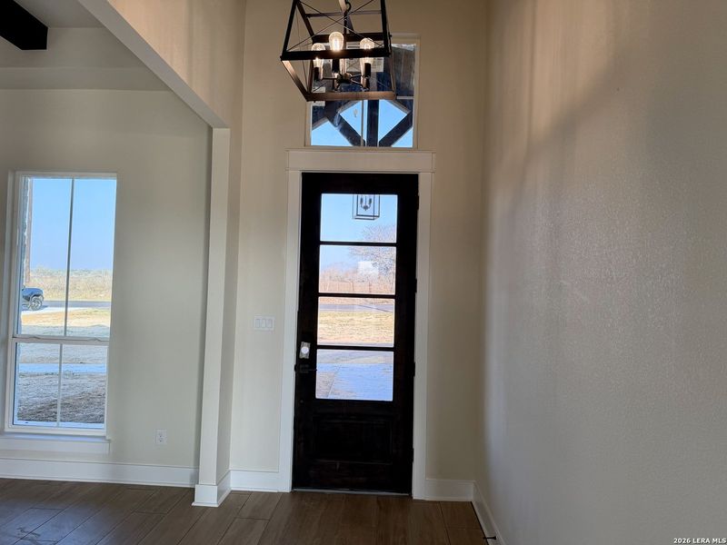 Spacious, unfurnished interior of a new home in , Floresville (Image 18).