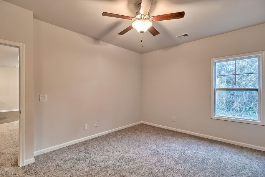 Spacious, unfurnished interior of a new home in Emanuel Creek, West Columbia (Image 33).
