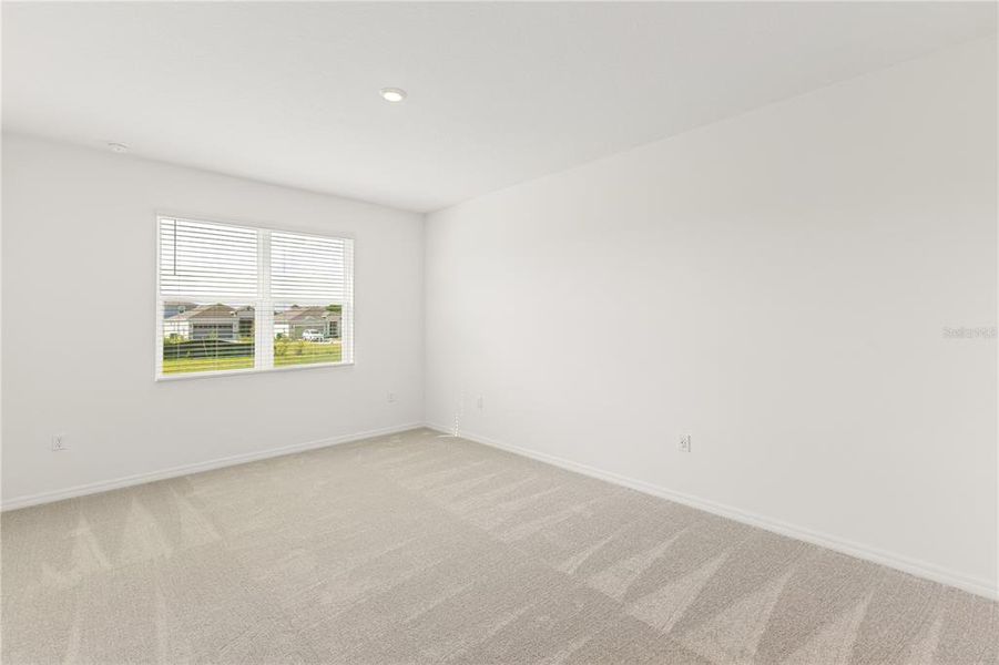 Spacious, unfurnished interior of a new home in Mirror Lake Village, Fruitland Park (Image 24).