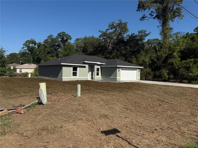 Exterior details and patio area of a home in , Ocala (Image 4).