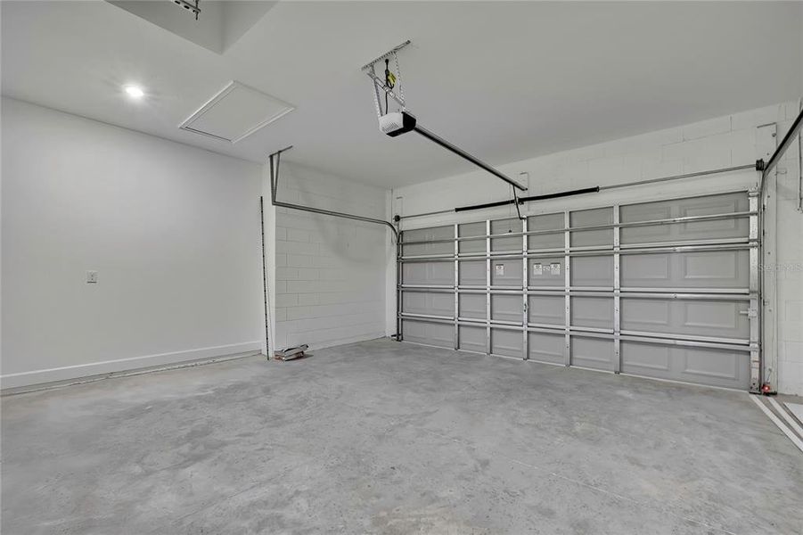 Spacious, unfurnished interior of a new home in , Weeki Wachee (Image 22).