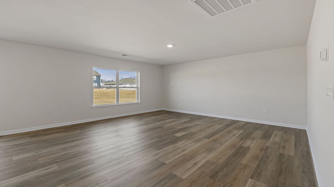 Spacious, unfurnished interior of a new home in Cedar Gap, Fountain Inn (Image 17).