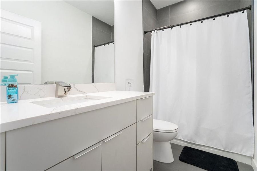 Furnished interior view inside a new home in , Atlanta (Image 7).