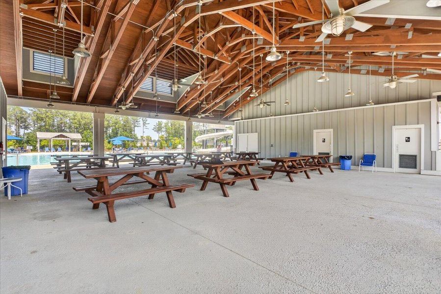 Community amenities in , Summerville (Image 41).