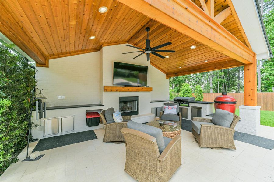 Exterior details and patio area of a home in Woodforest – 60', Montgomery (Image 26).